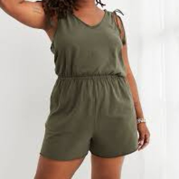 Aerie green romper - Picture 1 of 6